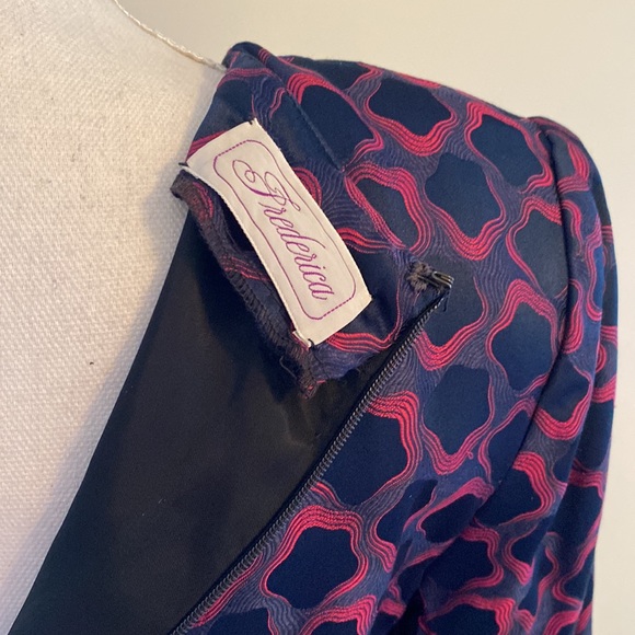 Vintage • Frederica Printed Fitted Dress - Picture 7 of 12